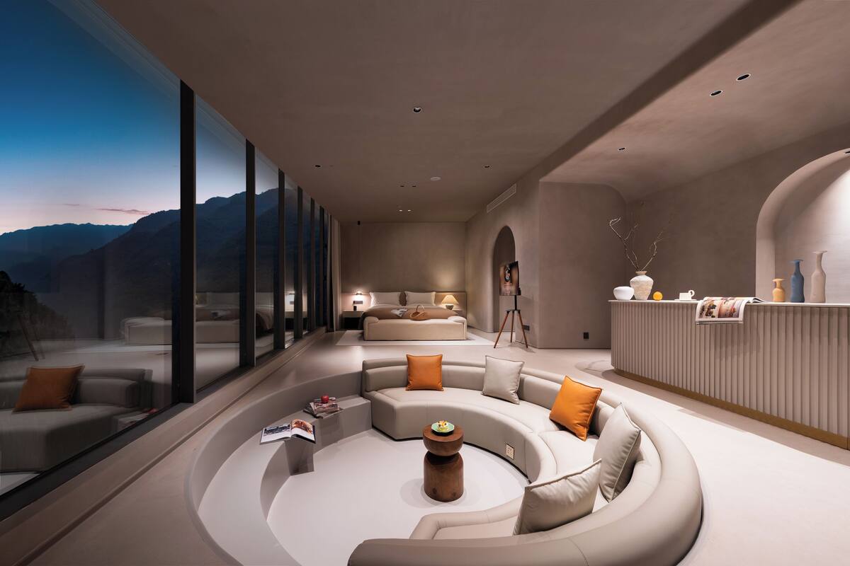 Habitación doble exclusiva, vista a la montaña | Edredón, minibar, cortinas blackout y wifi gratis 