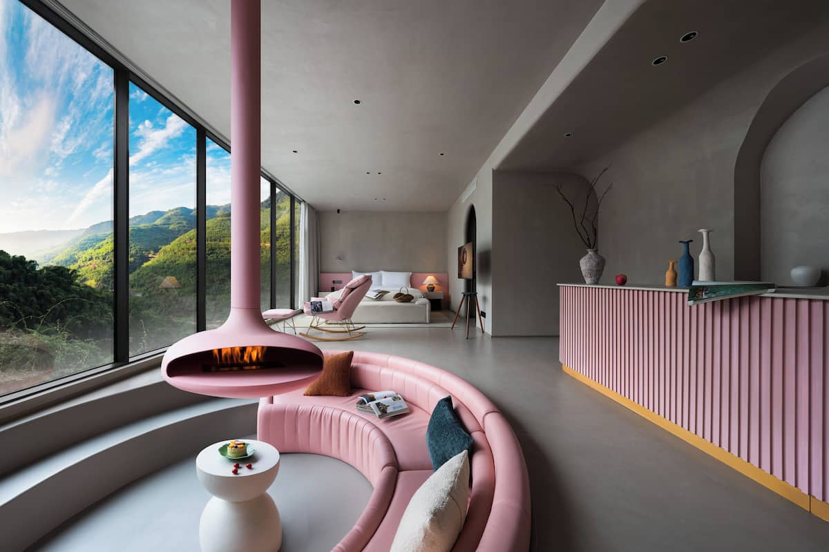 Habitación doble de diseñador, vista a la montaña | Edredón, minibar, cortinas blackout y wifi gratis