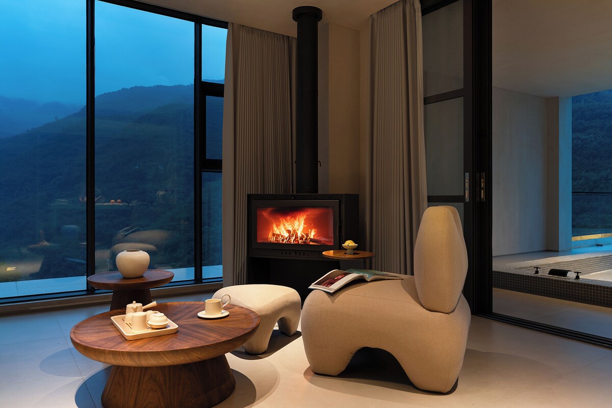 Habitación ejecutiva doble, vistas a la montaña | Edredones de plumas, minibar, cortinas opacas y wifi gratis