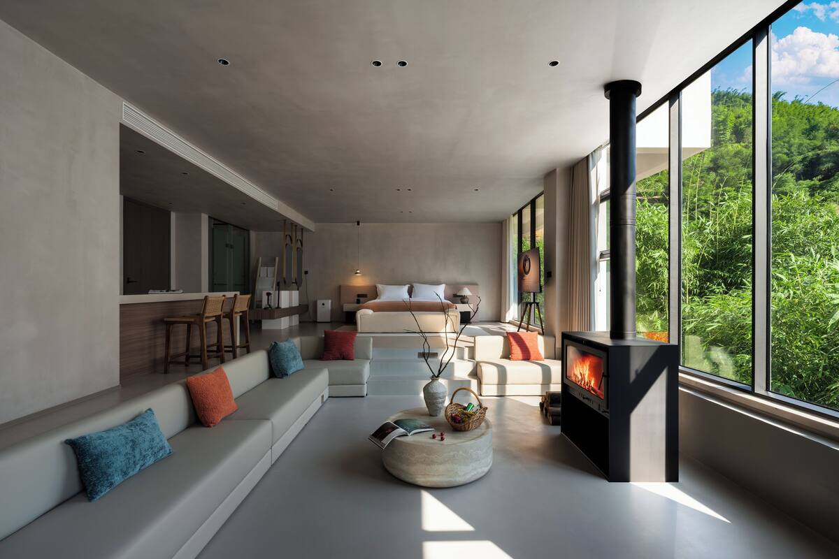 Suite senior, vista a la montaña | Edredón, minibar, cortinas blackout y wifi gratis 