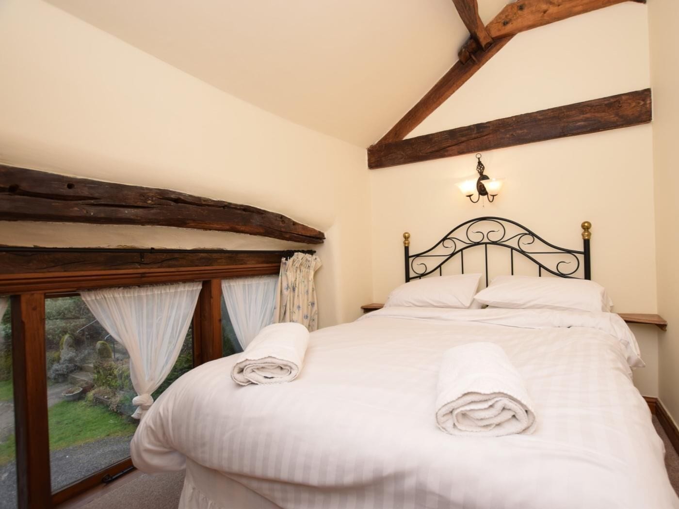 3 bedrooms, travel crib, WiFi (free), bed sheets