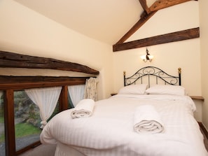Travel cot, free WiFi, bed sheets - 3 Bed in Hope Valley (oc-pk432) (Aston)