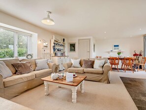 A living room with a sofa set, a coffee table, and a dining area with chairs and a table. - 2 Bed in Port Isaac (oc-44397) (Trelights)
