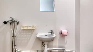 Douche, serviettes fournies