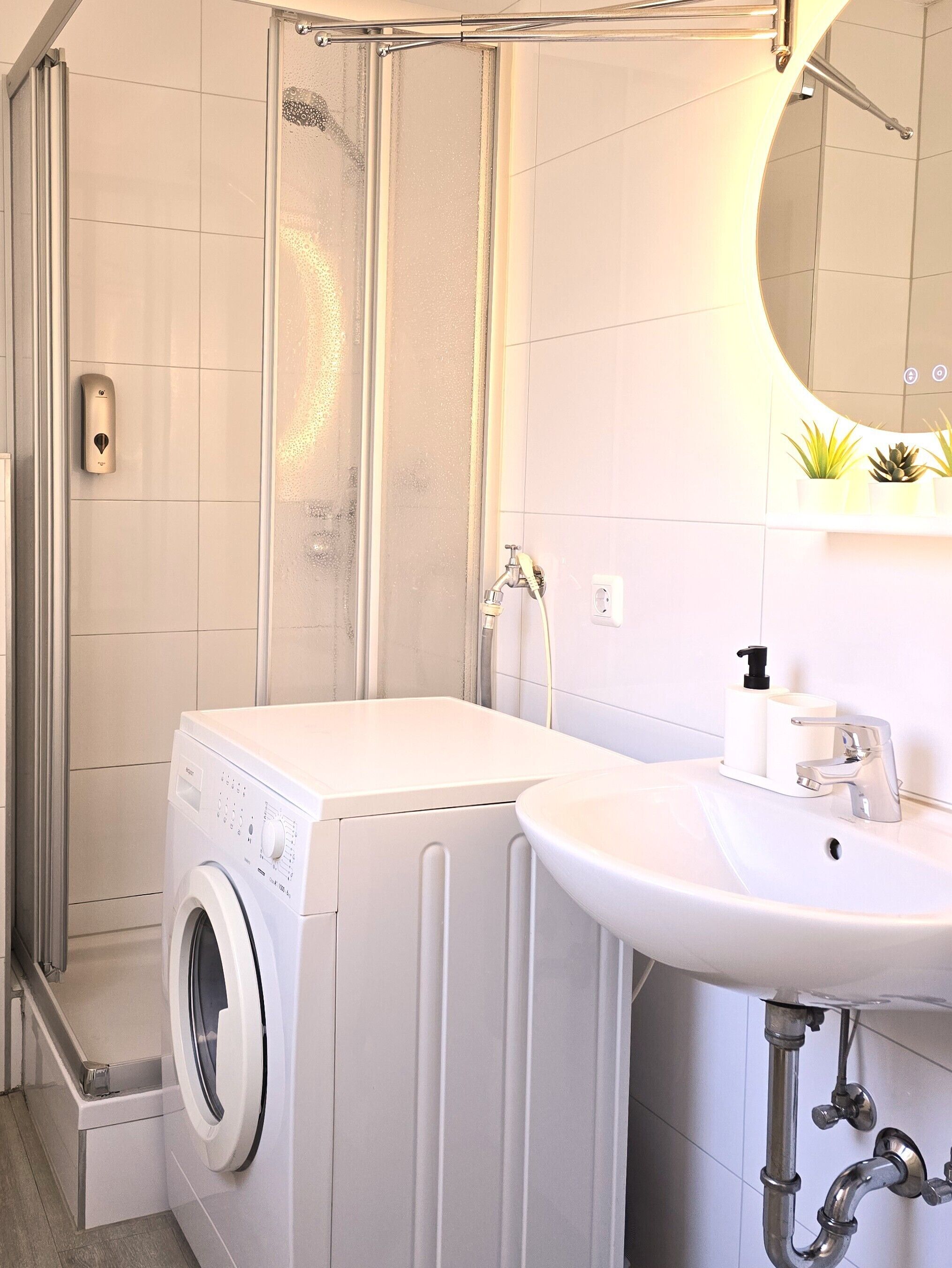 Dusche, Haartrockner, Handtücher