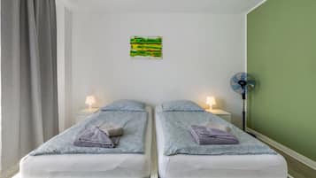 1 slaapkamer, een strijkplank/strijkijzer, wifi, beddengoed