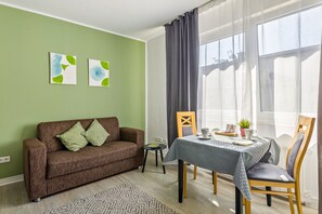 Dining - Apartment 'Rhein Living Business' with Wi-Fi (Duisburg)