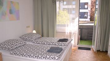 Iron/ironing board, WiFi, bed sheets