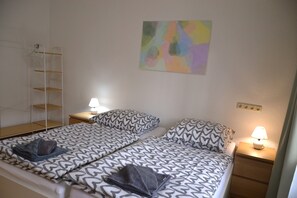 Iron/ironing board, WiFi, bed sheets - Apartment 'Art Home -  Mit Balkon' with Balcony and Wi-Fi (Duisburg)