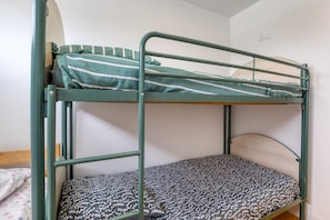 2 bedrooms, WiFi, bed sheets