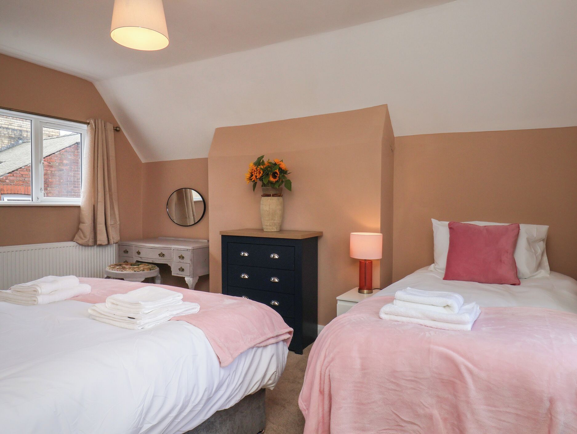 6 bedrooms, WiFi (free), individually decorated, individually furnished