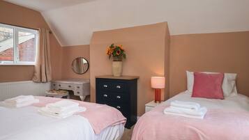 6 bedrooms, WiFi (free), individually decorated, individually furnished