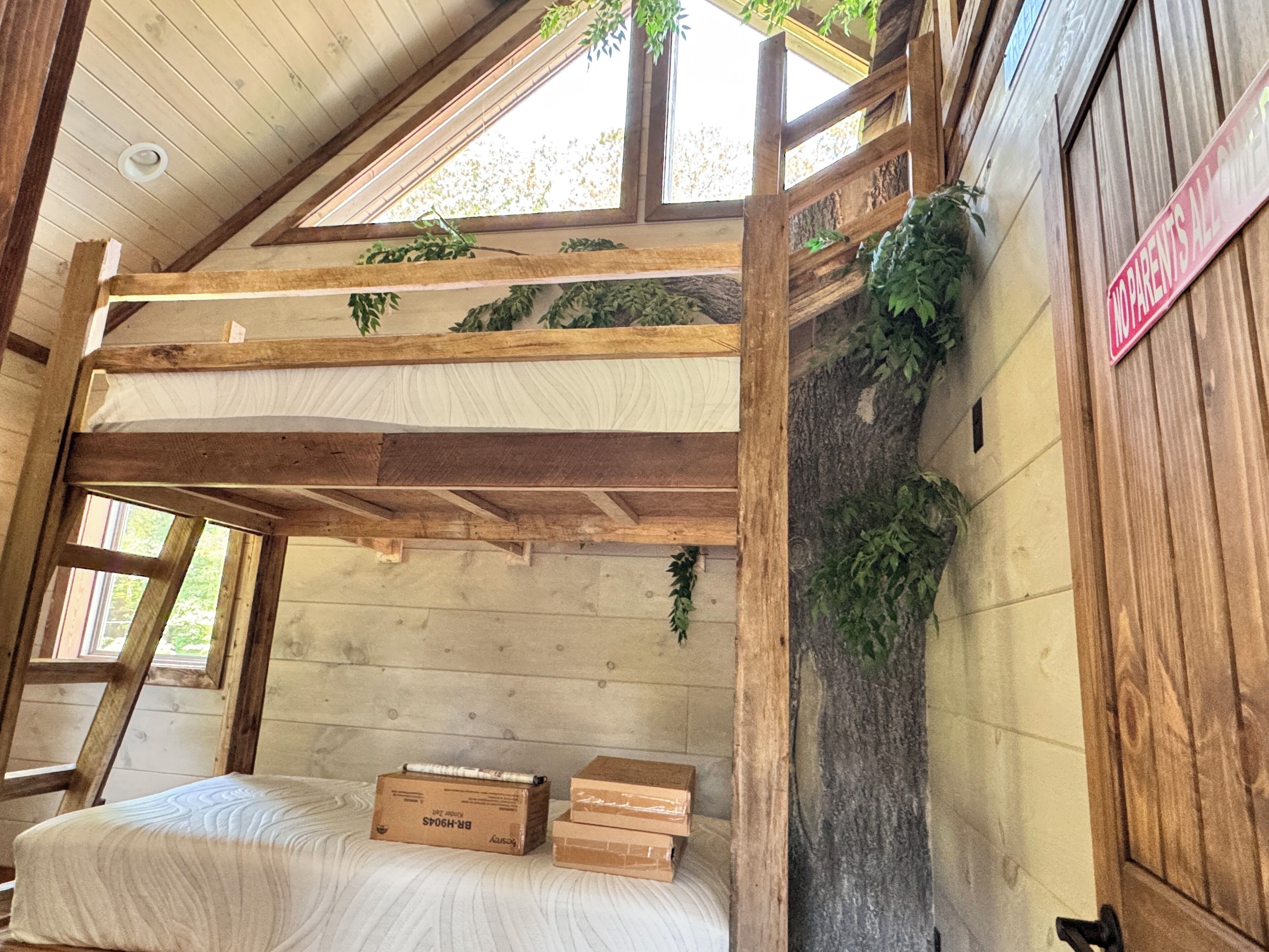 4 bedrooms, WiFi (free), bed sheets