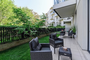 Apartamento luxo, 2 quartos, vista para o pátio | Terraço/pátio