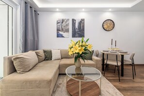 Leilighet – deluxe, 2 soverom, bakgårdsutsikt | Oppholdsområde
