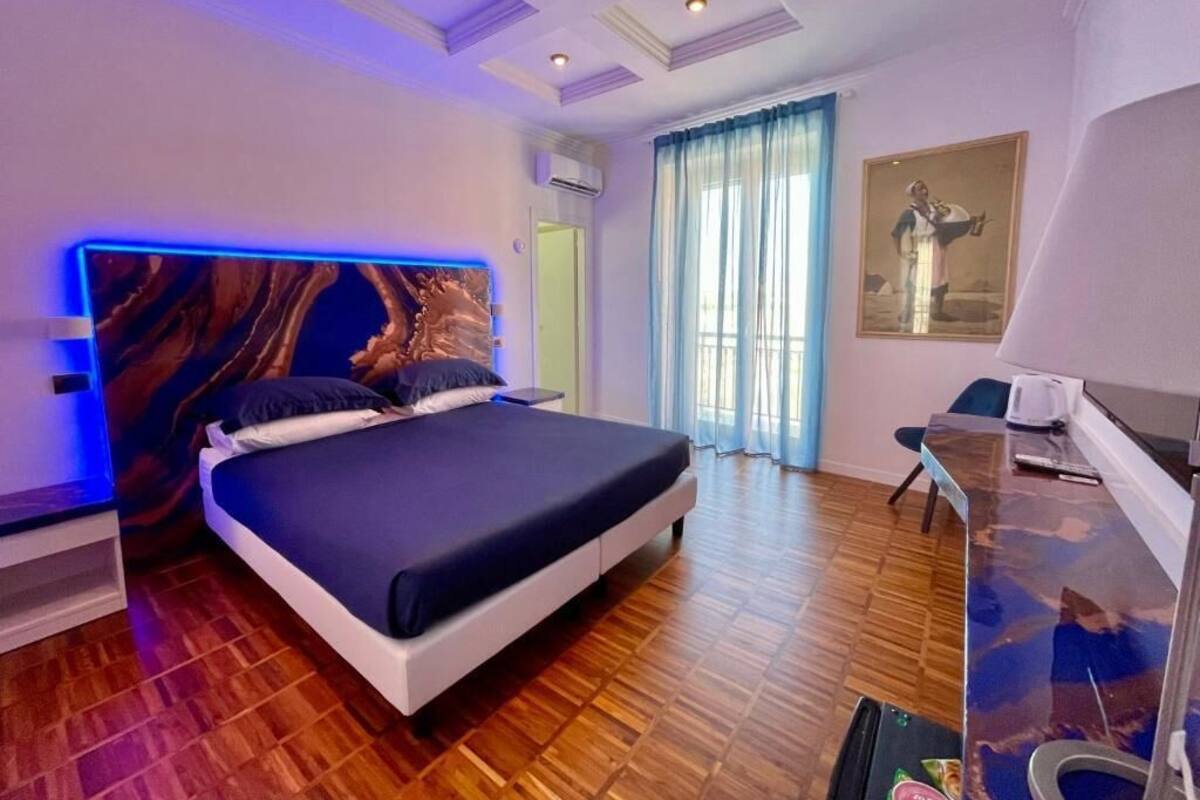 Quarto casal ou duplo luxo | Cofres nos quartos, cortinas blackout, Wi-Fi de cortesia