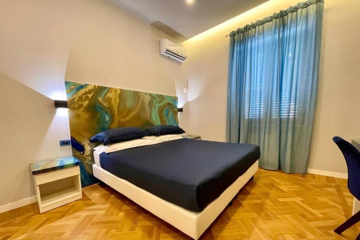 Quarto casal ou duplo luxo, vista para o jardim | Cofres nos quartos, cortinas blackout, Wi-Fi de cortesia