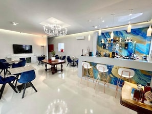 3 bars/lounges, poolside bar - Tribus Boutique Hotel  (Torre Annunziata)