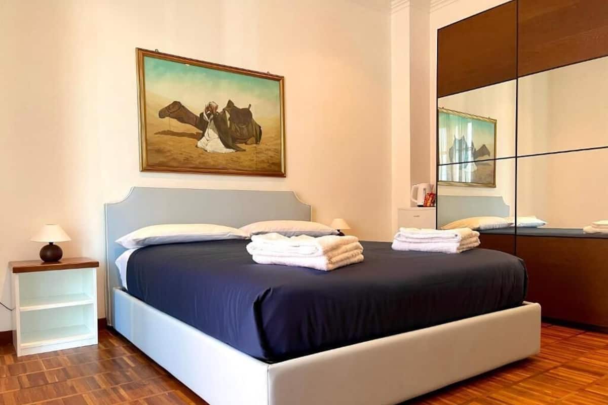 Quarto triplo superluxo, sacada, vista para a cidade | Cofres nos quartos, cortinas blackout, Wi-Fi de cortesia