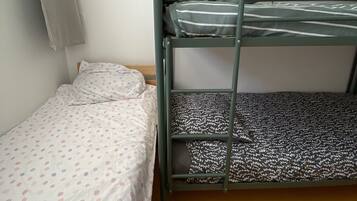 WiFi, bed sheets