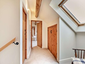 A narrow hallway with wooden doors, a carpeted floor, and a skylight. - 2 Bed in Barlow (oc-pk801) (Barlow)
