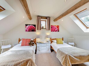 A bedroom with two beds, a skylight, and two wall-mounted lamps. - 2 Bed in Barlow (oc-pk801) (Barlow)