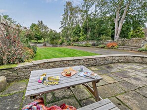 Outdoor dining - 2 Bed in Barlow (oc-pk801) (Barlow)