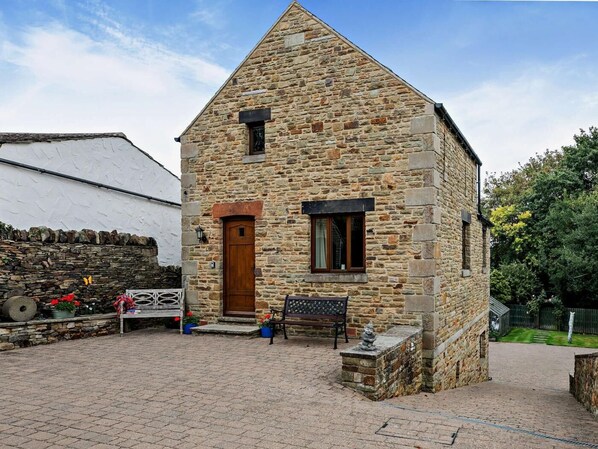 Exterior - 2 Bed in Dronfield (oc-pk612) (Barlow)