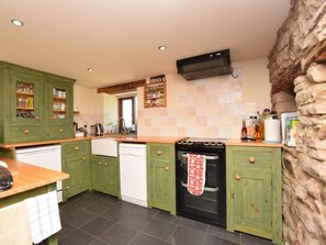 Private kitchen - 2 Bed in Whaley Bridge (oc-pk741) (Whaley Bridge)