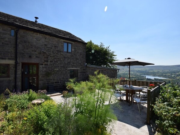 Outdoor dining - 2 Bed in Whaley Bridge (oc-pk741) (Whaley Bridge)