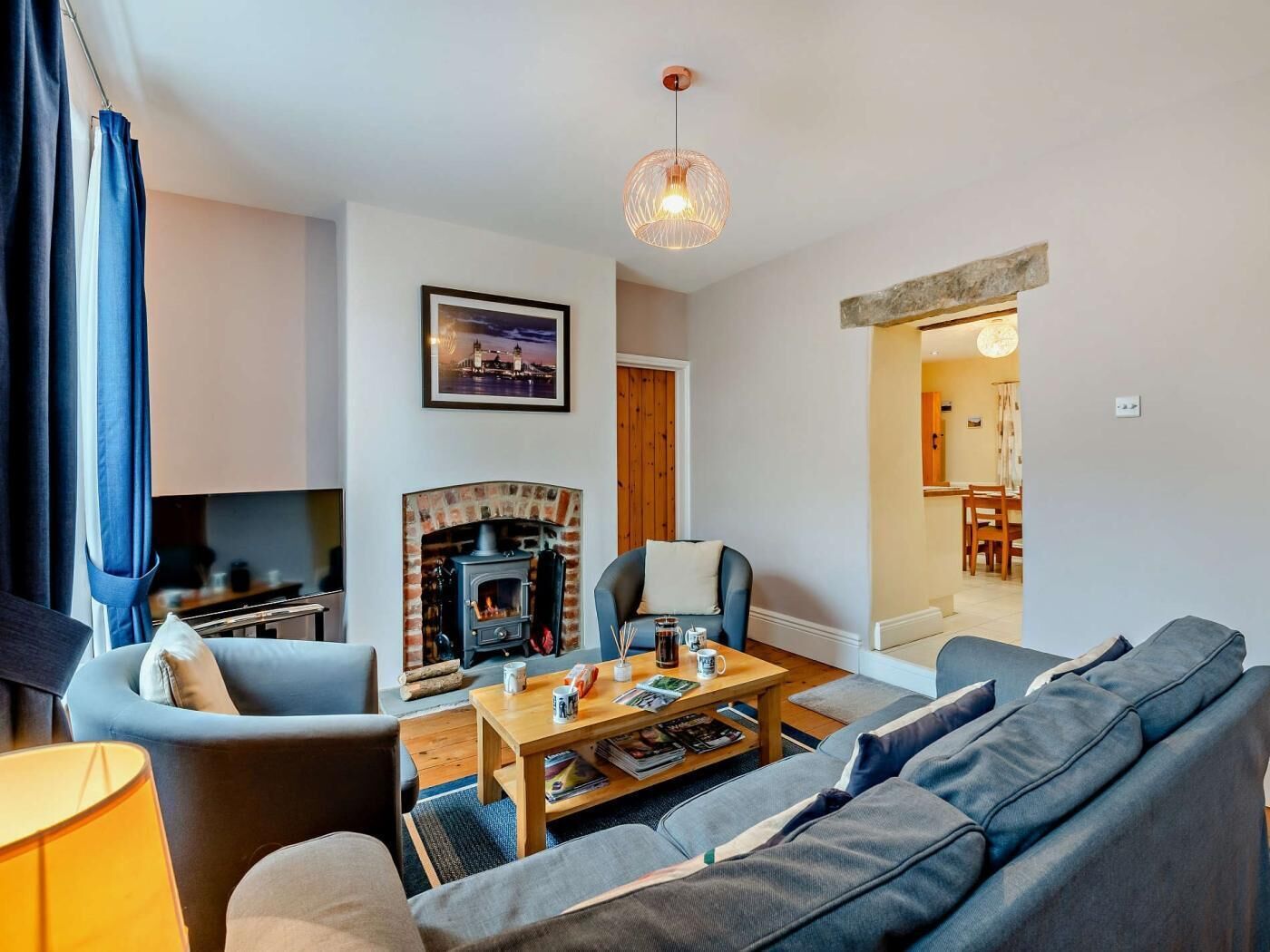 TV, fireplace