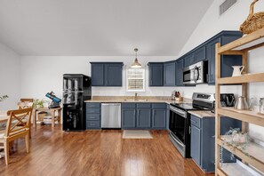 Coffee/tea maker, fridge, microwave, stovetop