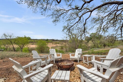 Lake LBJ Waterfront on the Beautiful Llano River, Sandy Beach, Sleeps 6