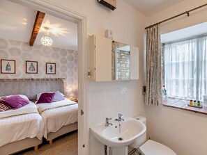 Bathroom - 1 Bed in Cheltenham (oc-44961) (Withington)