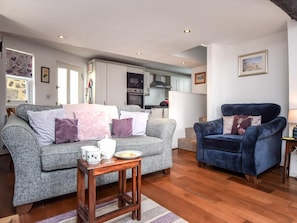 TV, fireplace - 3 Bed in Baslow (oc-pk917) (Baslow)