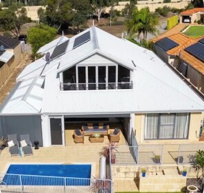 A two-story house with a covered patio, a swimming pool, and solar panels on the roof. - Murray River family retreat with private pool, kayaks, paddleboards and reserve views (South Yunderup)