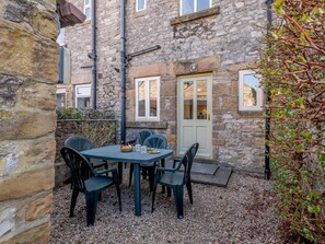 Outdoor dining - 2 Bed in Bakewell (oc-pk894) (Bakewell)