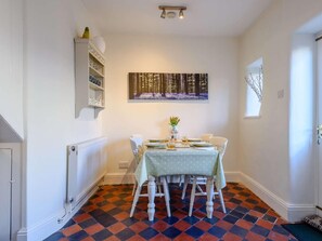 Dining - 2 Bed in Bakewell (oc-pk894) (Bakewell)