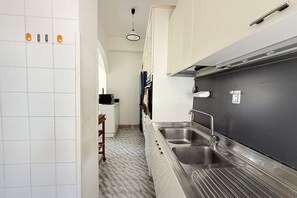Frigorífico y lavavajillas
