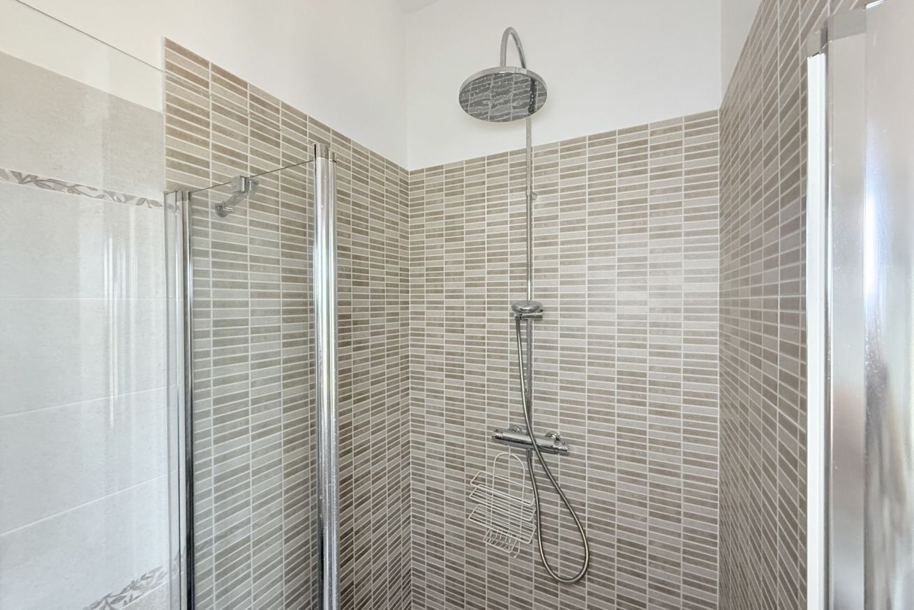 Dusche, Bidet, Handtücher