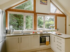 Oven, dishwasher, cookware/dishes/utensils - 1 Bed in Belper (oc-pk919) (Turnditch)