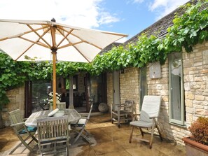 Outdoor dining - 1 Bed in Cheltenham (oc-44932) (Naunton)