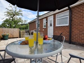 Outdoor dining - 2 Bed in Belper (oc-pk934) (Ambergate)