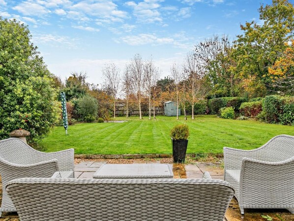 Property grounds - 3 Bed in Brockenhurst (oc-nfl82) (Beaulieu)