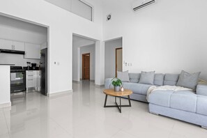 House - Modern 3BR Villa With Private Pool in Oasis del Lago by Vistacana Rentals (Punta Cana)