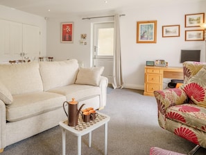 Living area - 2 Bed in Bakewell (oc-46032) (Bakewell)