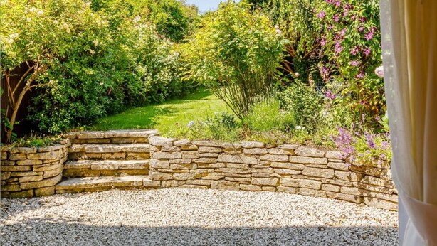 A garden with a stone wall and gravel path. - 2 Bed in Sway (oc-nfl43) (Sway)