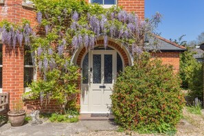 Exterior detail - 5 Bed in Fordingbridge (oc-nfl35) (Godshill)