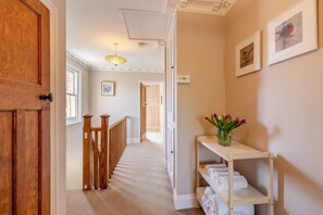 Interior - 5 Bed in Fordingbridge (oc-nfl35) (Godshill)