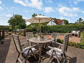 Outdoor dining - 1 Bed in Pett Level (oc-bt074) (Fairlight)